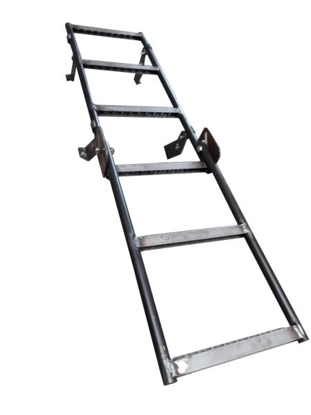 Aufstiegsleiter ausgeklaptt